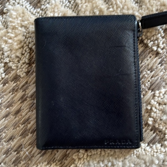 Prada bi-fold leather snap wallet - Picture 2 of 6